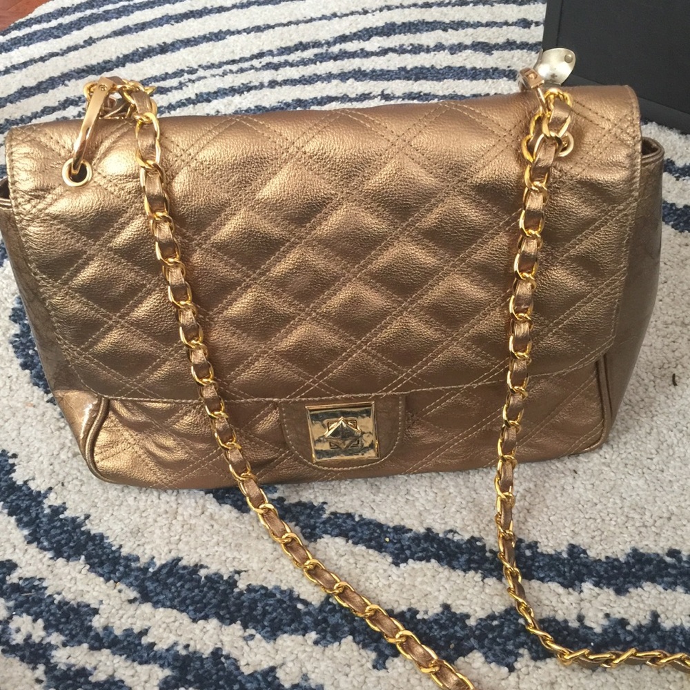 Gold Evening bag with chain handle.